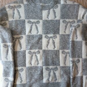 A New Day Gray and Cream Crew
Neck Sweater with Bows Size M